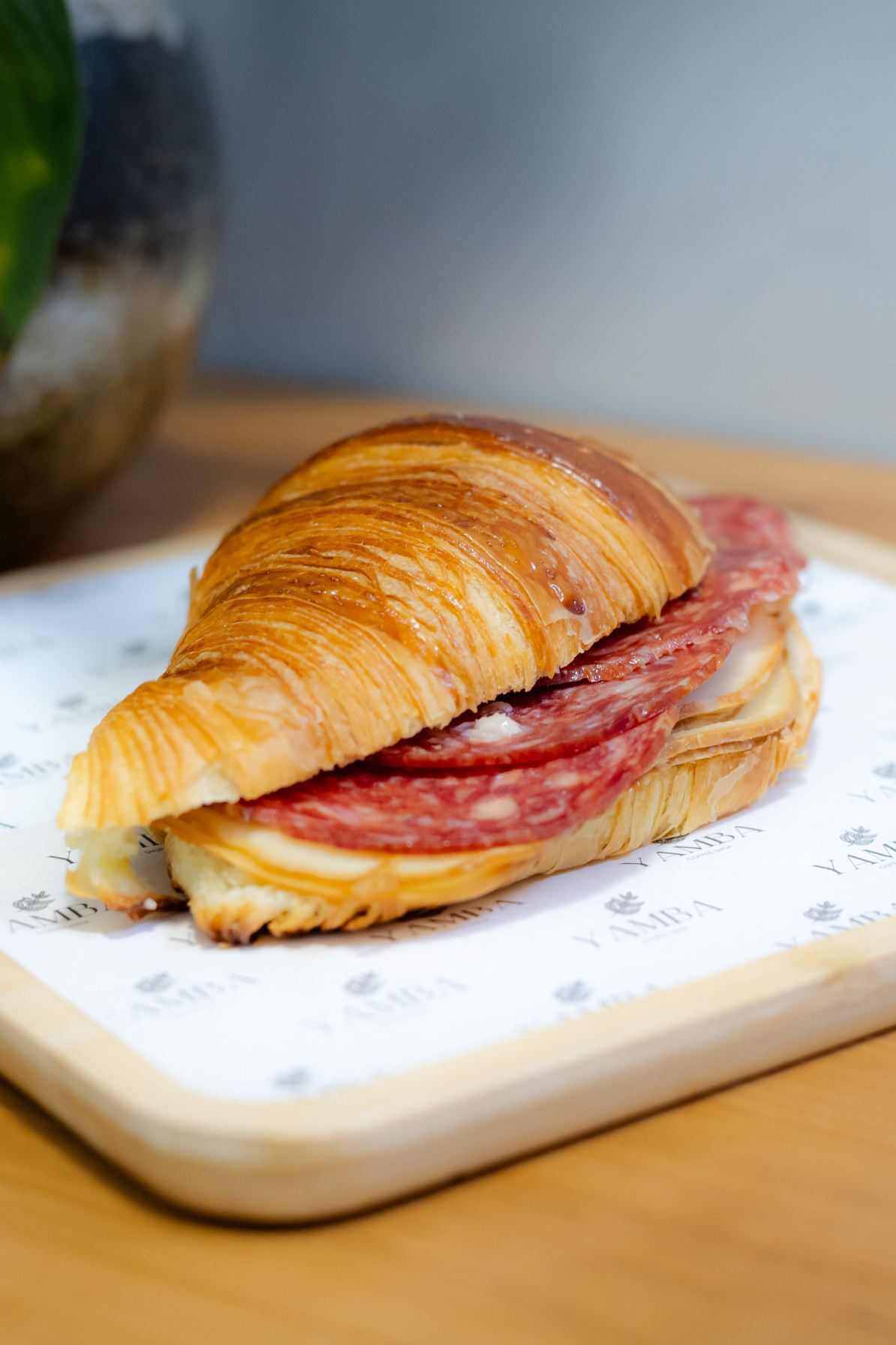 Salame Milano y queso ahumado